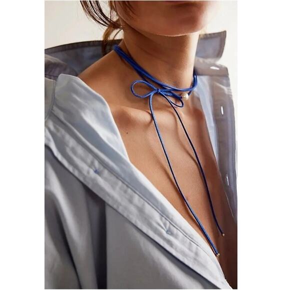 Free People Coquette Pearl & Bow Grapejuice Blues Choker Necklace in Blue NWT - Picture 4 of 15